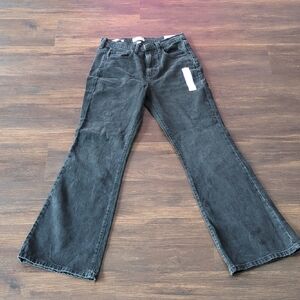 (NEW) Women's High-Rise Flared  Black  Jeans Size:6. Fitted Hip & Thigh Comfort